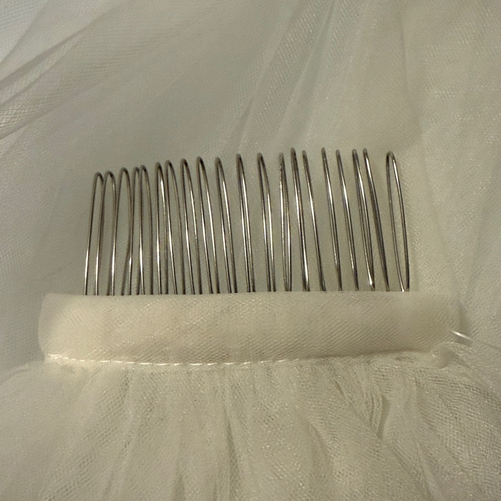 NWT Short Single Layer Ivory Tulle Wedding Veil - Picture 7 of 7